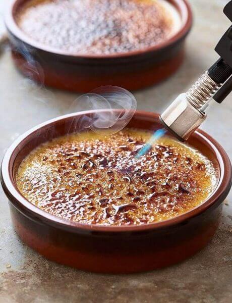 Crema Catalana Original – Zucker mit Küchenbrenner karamellisieren