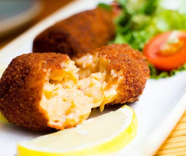 Croquetas im Airfryer – cremiges Inneres sichtbar