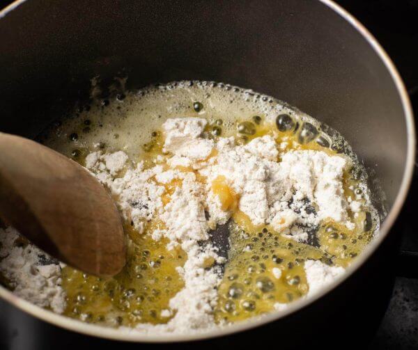 Kroketten im Airfryer – die Mehlschwitze glatt rühren