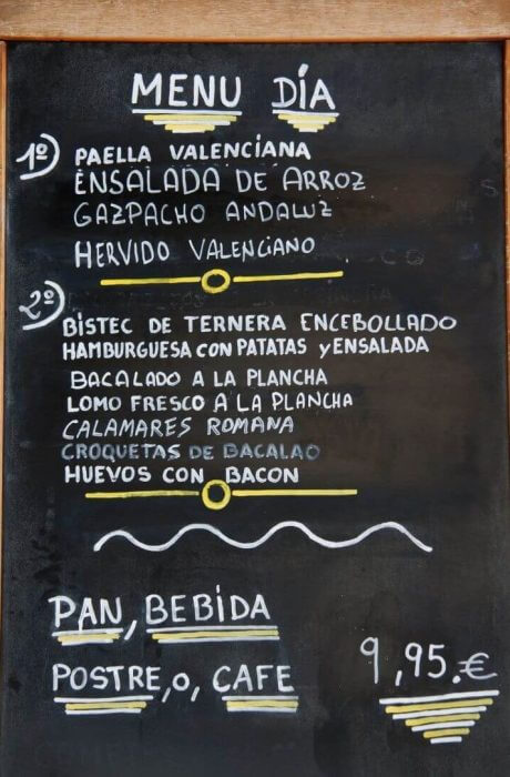 Essgewohnheiten in Spanien. Tagesmenü Spanien auf Tafel – typische Mahlzeiten in Spanien