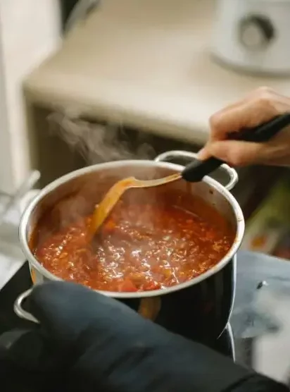 Patatas Bravas Sauce kochen