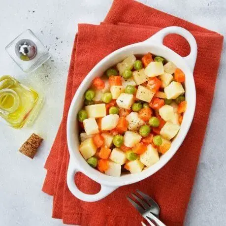 Ensaladilla Rusa zubereiten – Zutaten klein gewürfelt für das Original Rezept