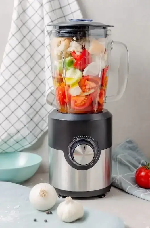 Gazpacho Rezept Original – kalte andalusische Tomatensuppe Zutaten mixen